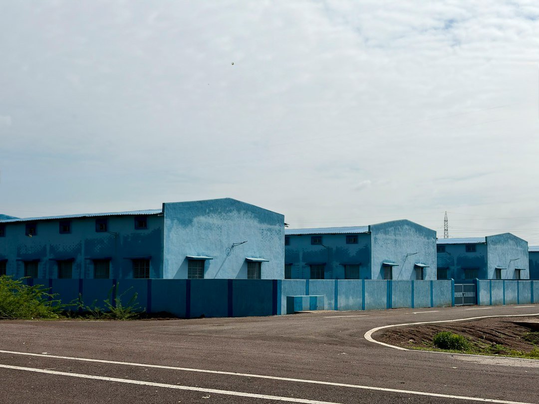 Managed facility building